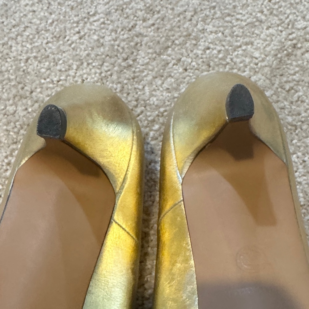 JM Collection Metallic Gold Heels - Picture 4 of 6